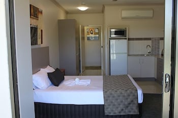Emerald Executive Apartments - Tourism Canberra 3