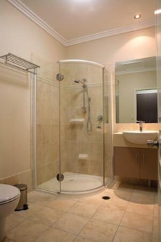 Emerald Executive Apartments - Tourism Canberra 2