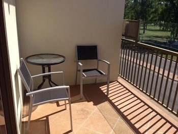Emerald Executive Apartments - Tourism Canberra 5