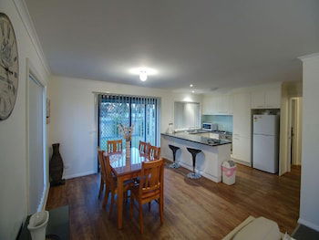 DBJ Holiday Units - Tourism Canberra 1