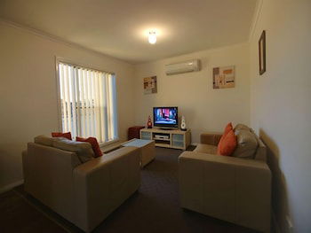 DBJ Holiday Units - Tourism Canberra 5