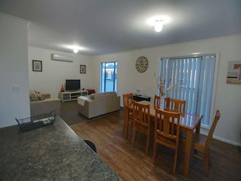 DBJ Holiday Units - Tourism Canberra 2
