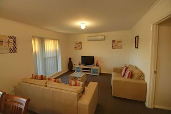 DBJ Holiday Units - Tourism Canberra 4