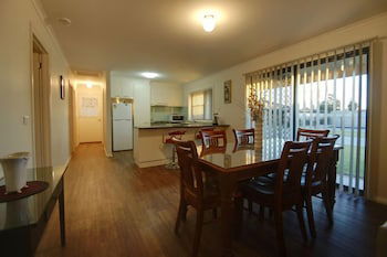 DBJ Holiday Units - Tourism Canberra 3