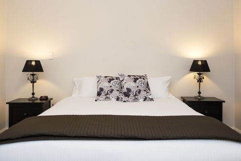 Colonial Court Villas - Tourism Canberra 1