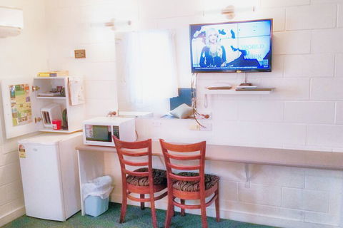 A & A Lodge Motel Emerald - Tourism Canberra 6