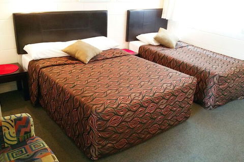 A & A Lodge Motel Emerald - Tourism Canberra 7
