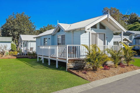 Blue Lagoon Beach Resort - Tourism Canberra 1