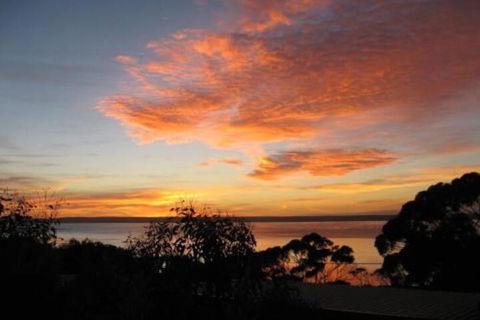 Cooinda Holiday Village - Tourism Canberra 0