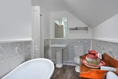 The Pines Bed & Breakfast - Tourism Canberra 7