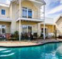 Seaside Spa Retreat - Tourism Canberra