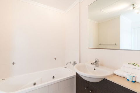 Cairns City Apartments - Tourism Canberra 3
