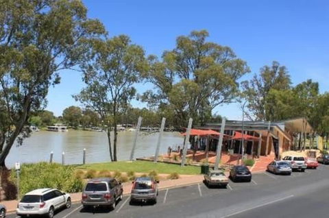 Berri Hotel - Tourism Canberra 1