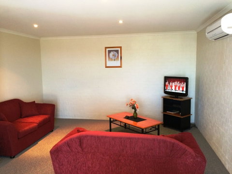 Heritage House Motel & Units - Tourism Canberra 5