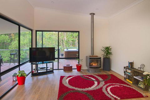 Babbling Brook Retreat - Tourism Canberra 3