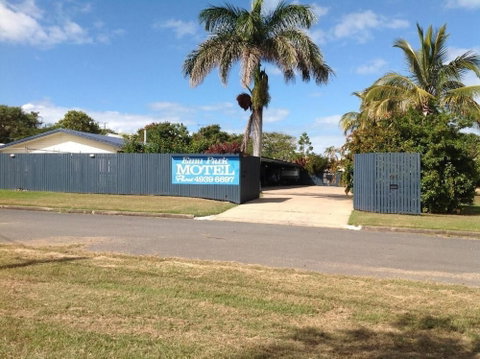Emu Park Motel - Tourism Canberra 0