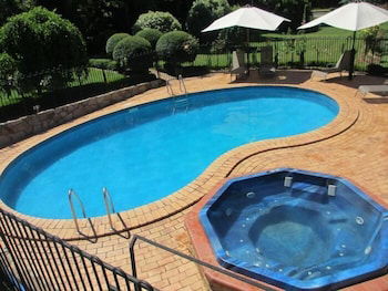 Chestnut Tree Holiday Apartments - Tourism Canberra 2
