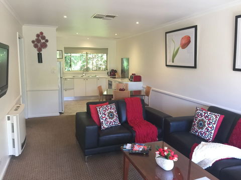 Chestnut Tree Holiday Apartments - Tourism Canberra 5