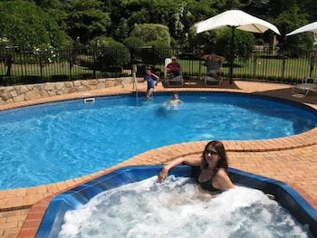 Chestnut Tree Holiday Apartments - Tourism Canberra 4