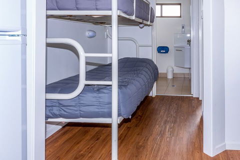 Wollongong Surf Leisure Resort - Tourism Canberra 4