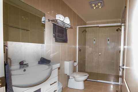 Wollongong Surf Leisure Resort - Tourism Canberra 5