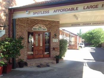 Cedar Lodge Motel - Tourism Canberra 1