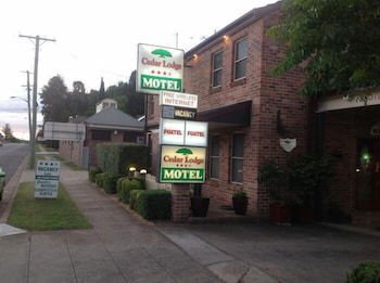 Cedar Lodge Motel - Tourism Canberra 2