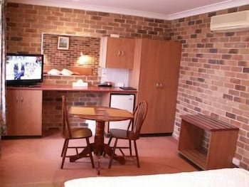 Cedar Lodge Motel - Tourism Canberra 5
