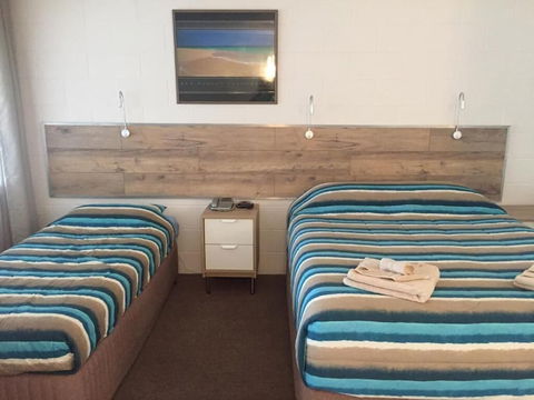 A & A Motel - Tourism Canberra 5