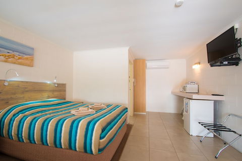 A & A Motel - Tourism Canberra 4
