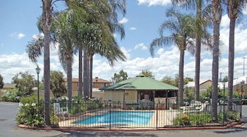 Town & Country Motor Inn - Tourism Canberra 1