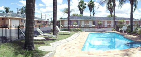 Town & Country Motor Inn - Tourism Canberra 3