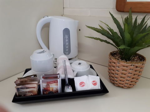 Crest Motor Inn - Tourism Canberra 4