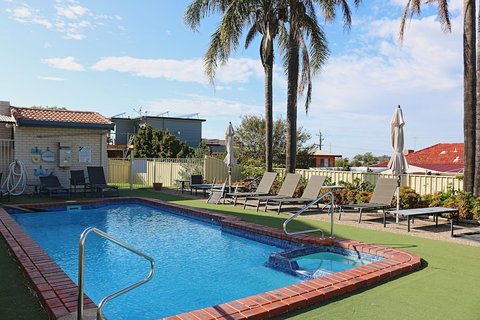 Capri Apartments - Tourism Canberra 0