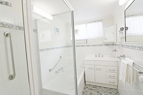 Capri Apartments - Tourism Canberra 4