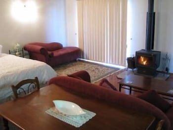 Hill Top Country Guest House - Tourism Canberra 4