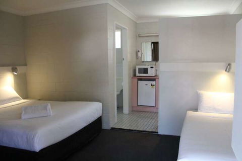 Central Coast Motel - Tourism Canberra 4