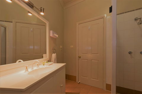 Bowen Inn Motel - Tourism Canberra 5