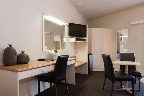 Bowen Inn Motel - Tourism Canberra 6