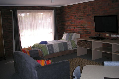 Coorrabin Motor Inn - Tourism Canberra 4