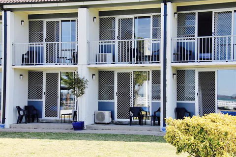 Zorba Motel - Tourism Canberra 6