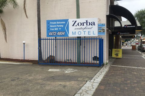 Zorba Motel - Tourism Canberra 7