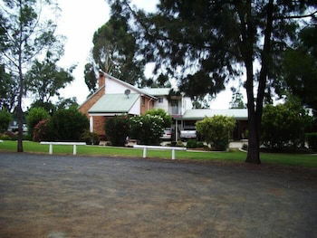 Park House Motor Inn - Tourism Canberra 1