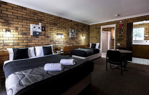 Park House Motor Inn - Tourism Canberra 3