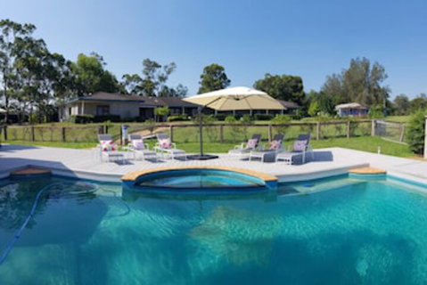 Burncroft Guest House - Tourism Canberra 0
