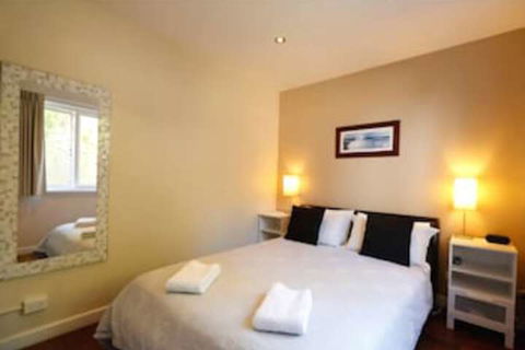 Waikiki Beach Bed & Breakfast - Tourism Canberra 7