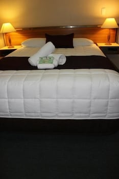 Tabourie Lake Motel - Tourism Canberra 3