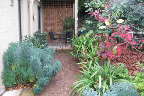 Moongate Accommodation - Tourism Canberra 0