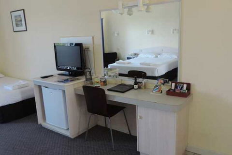 Comfort Inn The Lakes - Tourism Canberra 4