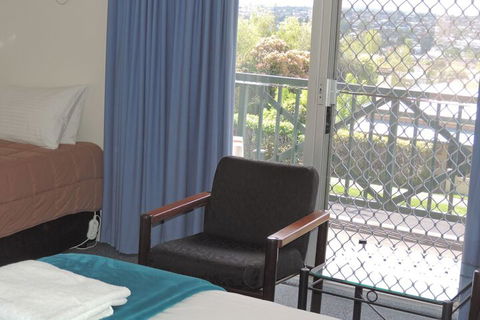 Comfort Inn The Lakes - Tourism Canberra 2